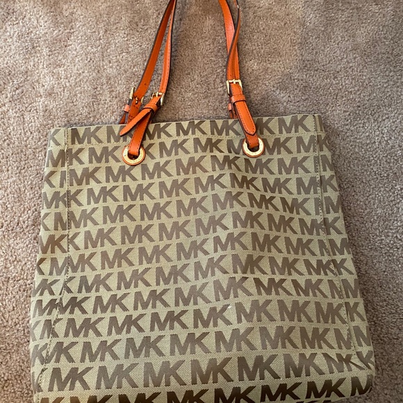Michael Kors women’s purse - Picture 4 of 7